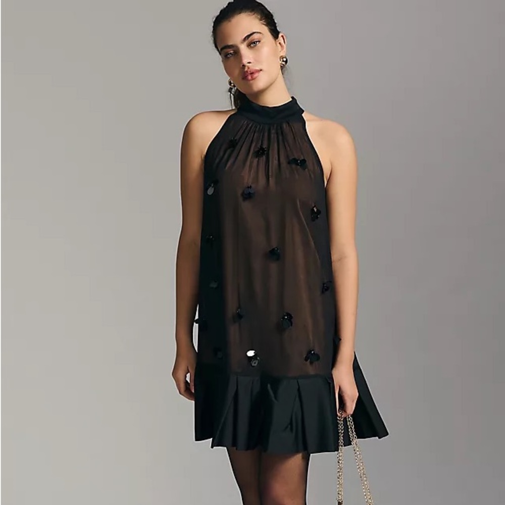 Exquise Appliqué Halter Dress in Black